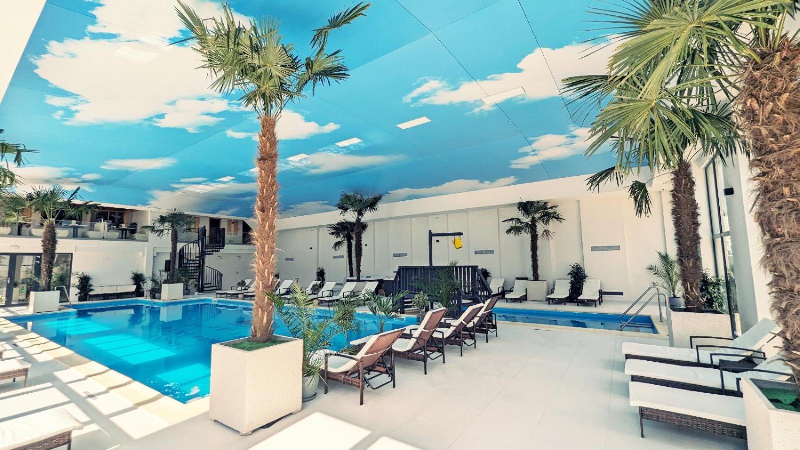 Complex Parc Pini Moinesti Ξενοδοχείο Εξωτερικό φωτογραφία